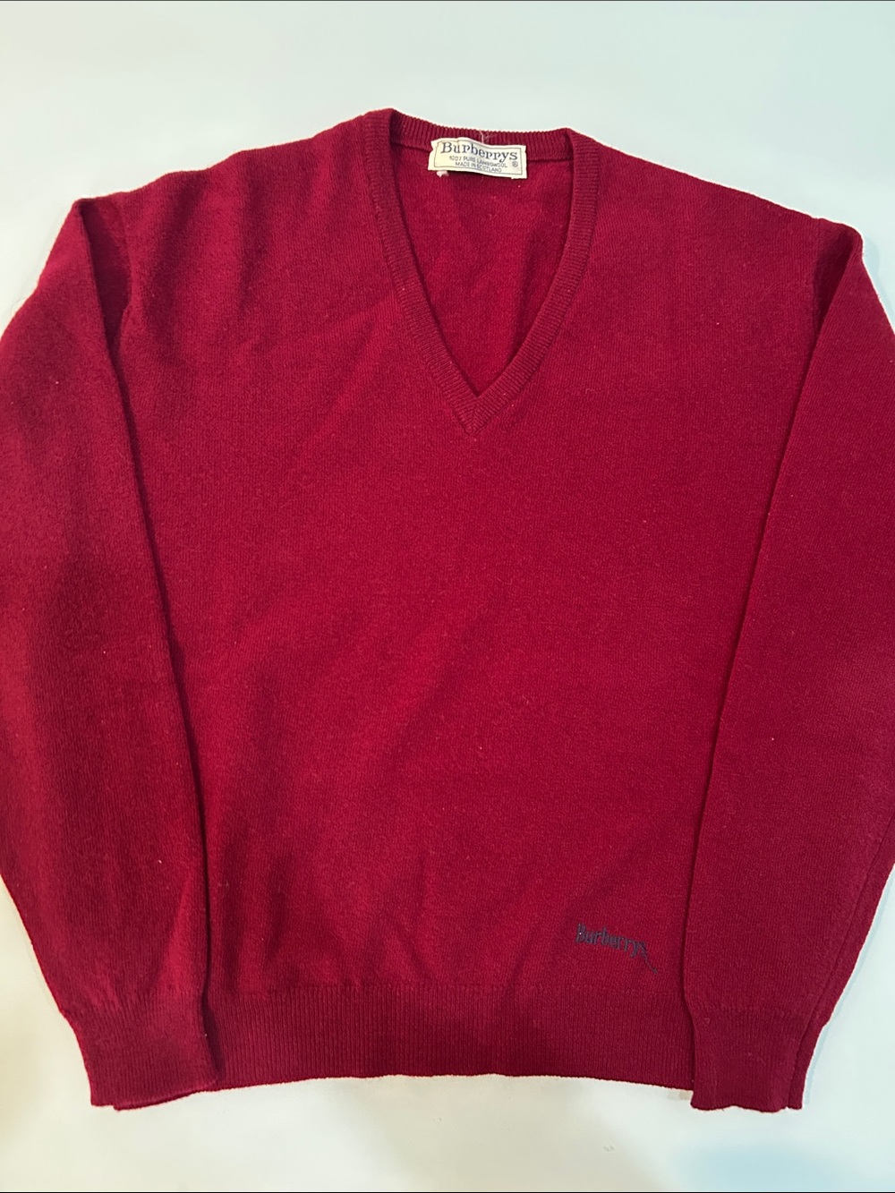 Vintage deep Burgundy V-Neck lambswool Crewneck Sweater Scotland unisex